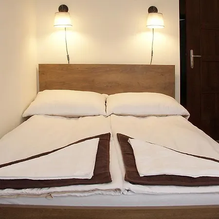 Rest- Z Lazienkami בית אירוח *