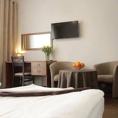 Rest- Z Lazienkami בית אירוח *