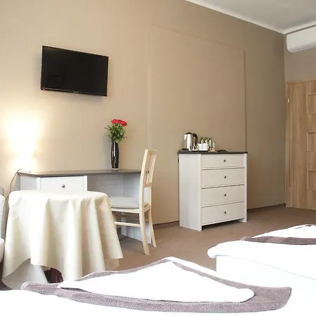 Rest- Z Lazienkami בית אירוח