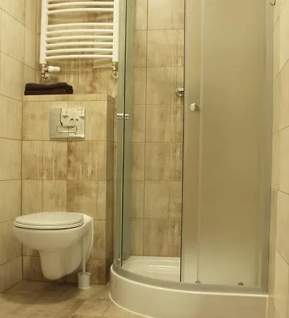 Rest- Z Lazienkami * גדינייה