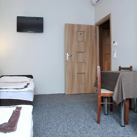 Rest- Z Lazienkami Rum i privatbostad